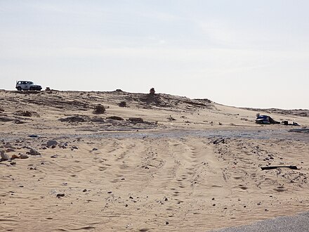 Left a car of MINURSO, right a post of the Frente polisario in 2017 in southern Western Sahara