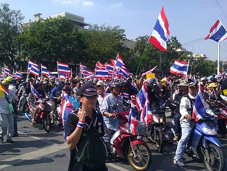 Tập_tin:Protesters_on_motorcycles_in_Bangkok,_1_December_2013.jpg