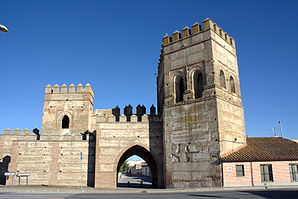 Mury miejskie i brama miejska Madrigal de las Altas Torres