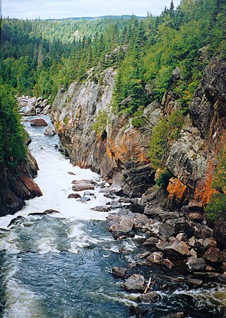 <span class="mw-page-title-main">White River (Ontario)</span> Tributary of Lake Superior in Thunder Bay District, Ontario, Canada