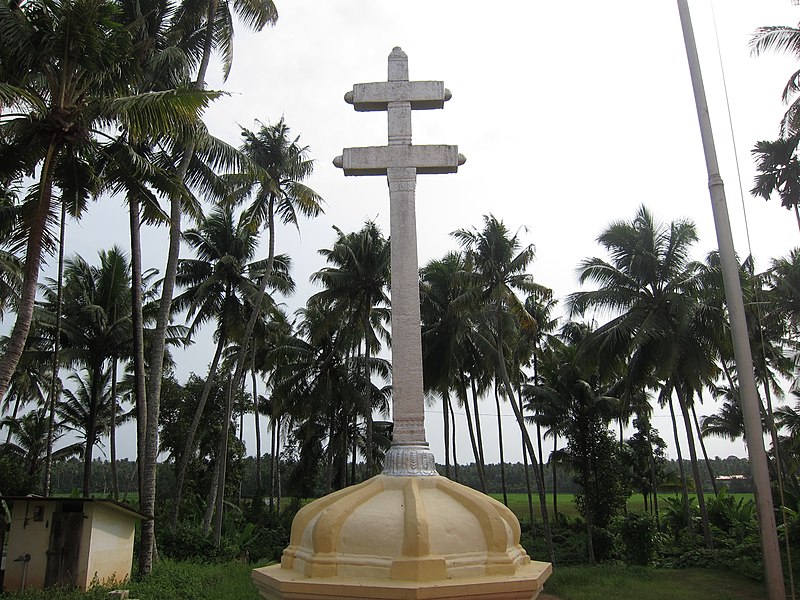 File:Puthenchira Forane Church, പുത്തൻച്ചിറ ഫോറോന പള്ളി - കുരിശ്.JPG