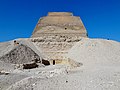 Platz vor dem Eingang zum Pyramidentempel