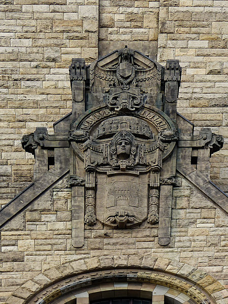 File:Rathaus Charlottenburg Fassade Detail 1.jpg