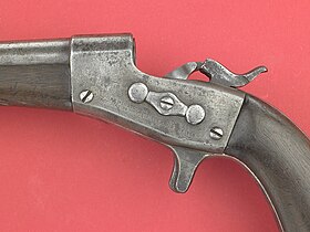 O mecanismo de ação de bloco pivotante da Remington Model 1865 aberto