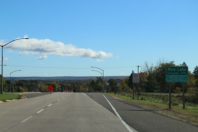 Looking east at the sign for Rice Lake on WIS 48