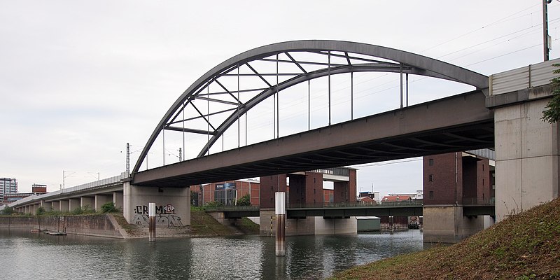 File:Riedbahnbrücke Mühlau.jpg