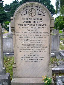 Lápida sobre la tumba de la Eleanor Rigby del Cementerio de Woolton, Liverpool. Supuestamente inspiradora del nombre y la historia de la Eleanor de Lennon y McCartney.