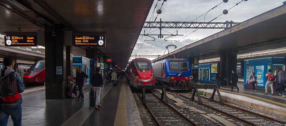 Roma termini. ЖД вокзал Термини. Вокзал в Риме. Рим Термини. Рим ЖД вокзал.