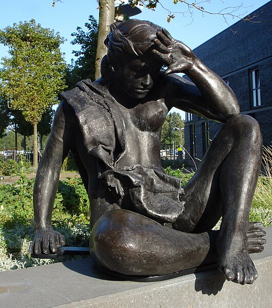 File:Rotterdam kunstwerk Verbon vrouw.jpg