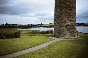 Round tower. Фермана графство. Ирландская круглая крепость. Круглая башня Копенгаген. Круглые башни Ирландии.