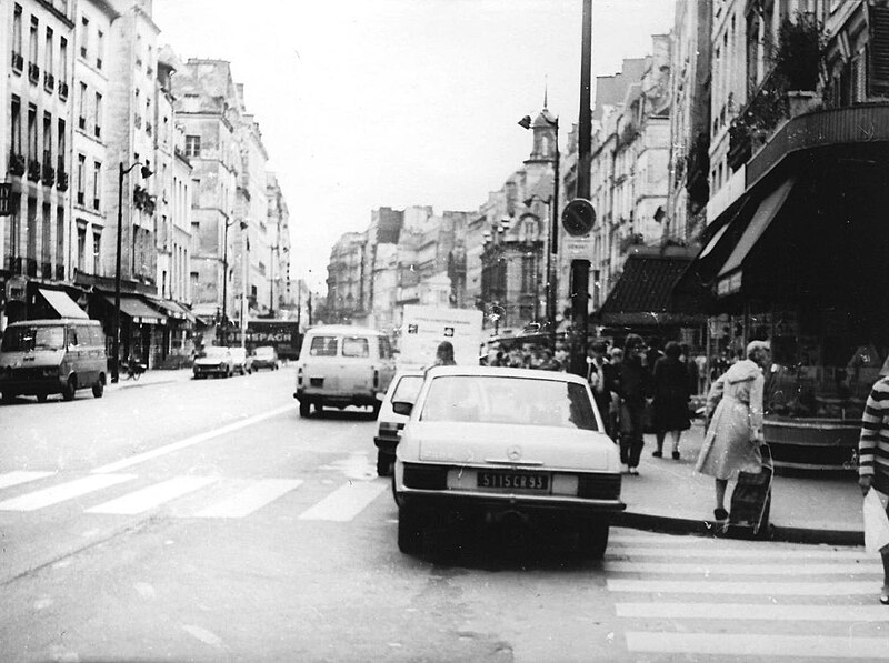 File:Rue Saint-Antoine, Paris 1981.jpg