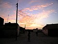 Rue au lever du soleil Nouadhibou.jpg