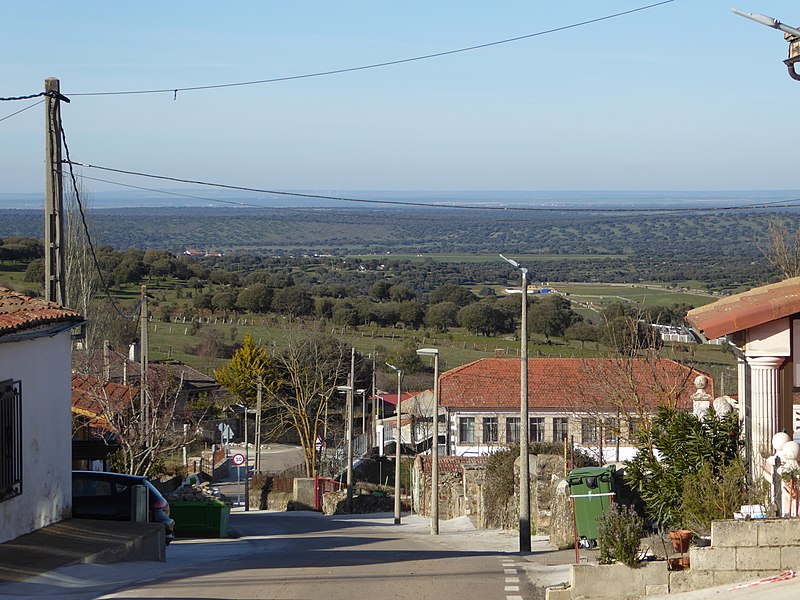 File:SA-Las Veguillas-calle Profesor Juan Iglesias.jpg