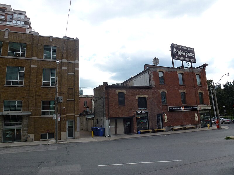 File:SE corner of Jarvis and Adelaide, 2013 09 04 -b.JPG - panoramio.jpg