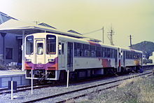 A pair of SKR200 series diesel railcars in 1988 SKR202-198804.JPG