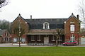 Gemeentehuis en school