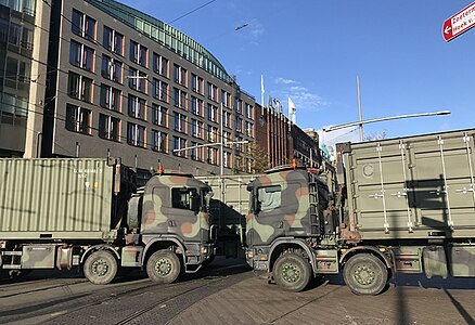 (16- & 17-10-2019) Scania WLSn zijn ingezet in Den Haag om boeren de weg naar het Binnenhof te versperren.