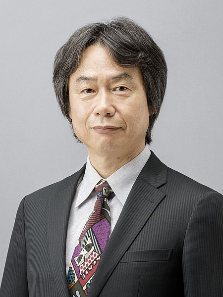 Tập_tin:Shigeru_Miyamoto_cropped_3_Shigeru_Miyamoto_201911.jpg