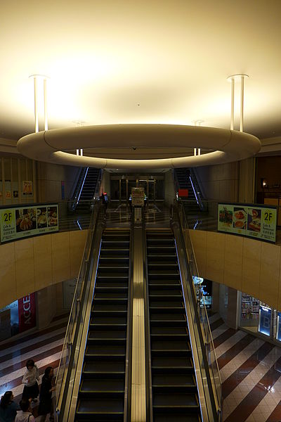 File:Shiodome City Center Shopping Arcade 2015.JPG