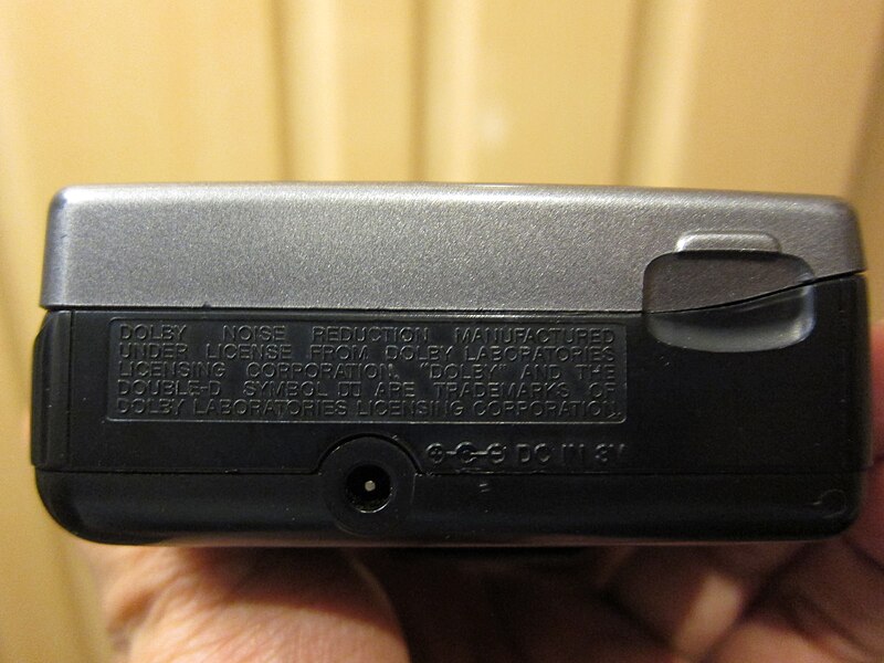 File:Sony Walkman - FM-AM, Auto Reverse with Megabass -05.JPG