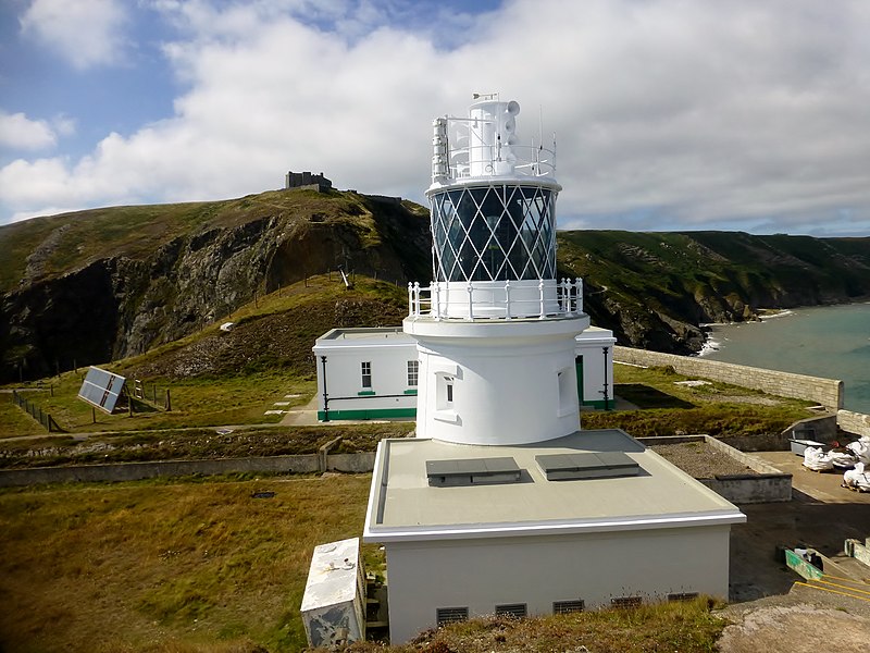 File:South Lundy lighthouse - geograph.org.uk - 4142406.jpg