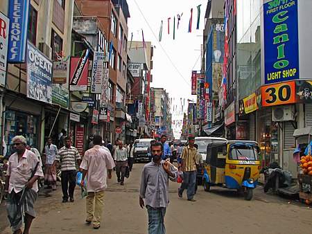 ไฟล์:Sri_Lanka_-_012_-_Market_street_around_Fort_Stn_&_Harbour_(1630266755).jpg