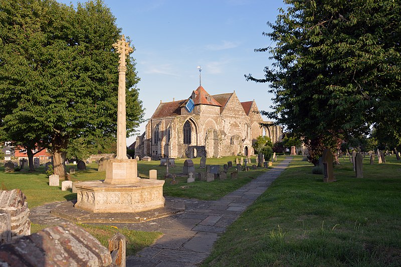 File:St. Thomas the Martyr church and graveyard, Winchelsea.jpg