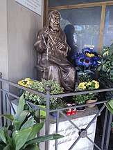 Estátua na igreja de nossa senhora de Czestochowa em Roma.