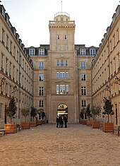 A Chappe tower at 103, rue de Grenelle in the 7th arrondissement of Paris Telegraphe de Chappe Paris 7e 001.jpg