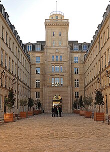 Former French Telegraphic Lines Administration at 103, rue de Grenelle in Paris, seat of ESMA from 2011 to 2019 Telegraphe de Chappe Paris 7e 001.jpg