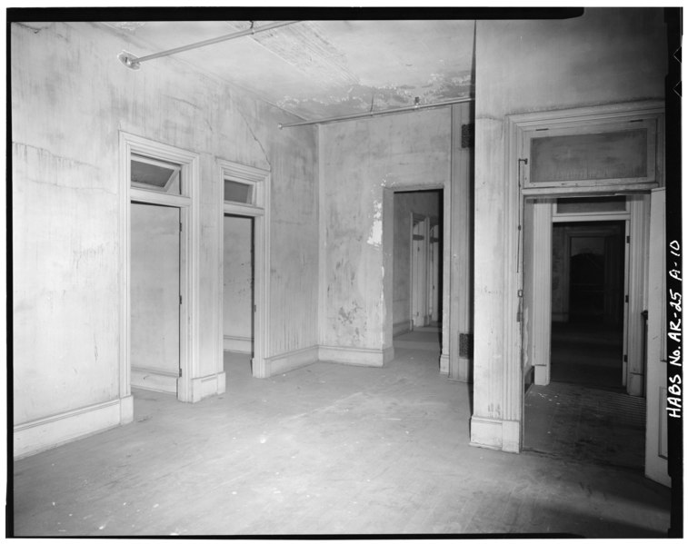 File:THIRD FLOOR CORE LOOKING EAST - Fort Logan H. Roots Military Post, Building No. 1, Scenic Hill Drive, North Little Rock, Pulaski County, AR HABS ARK,60-NOLI,2A-10.tif