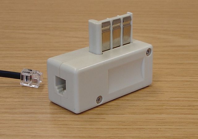 Adaptateur telephonique d'un prise RJ45 vers deux prises RJ11 et