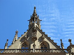 Balustrade sur le couronnement de la façade ouest