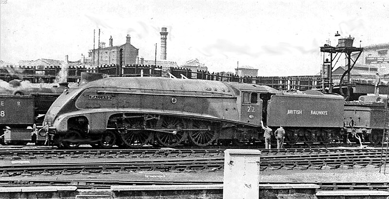 File:The 'World's Fastest Steam Locomotive' , 'Mallard' with a transitional number, at King's Cross in 1948 - 2283205.jpg