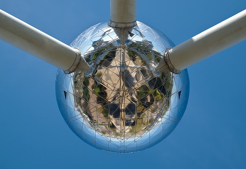 File:The Atomium's NW sphere (DSCF1210).jpg