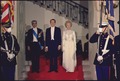 Шах Ирана, президент Никсон и г-жа Никсон в официальной одежде на государственном обеде в Белом доме - NARA - 194302.tif