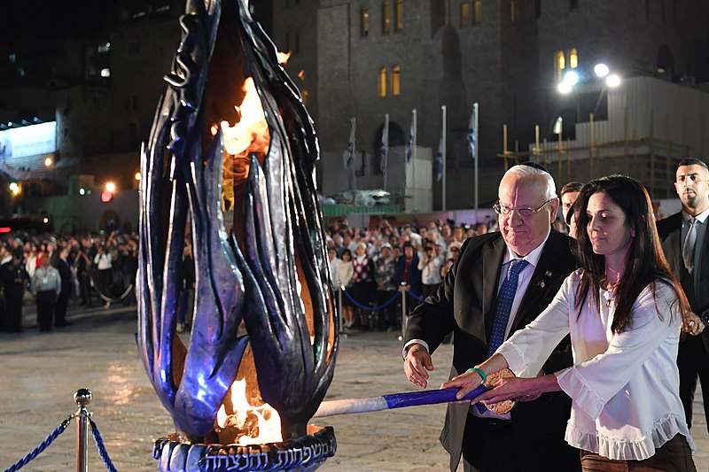 File:The ceremony of lighting the memorial candle on the Western Wall plaza at the opening ceremony of the Yom Hazikaron (GPO090).jpg