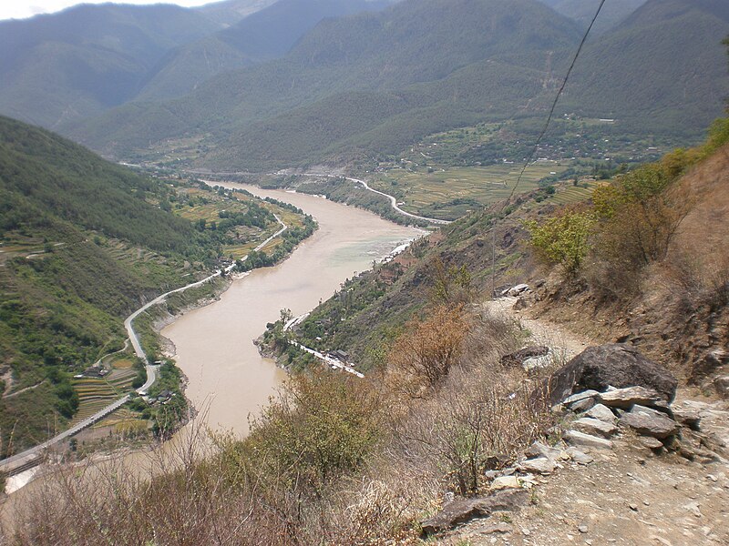 File:Tiger Leaping Gorge trail 09.JPG