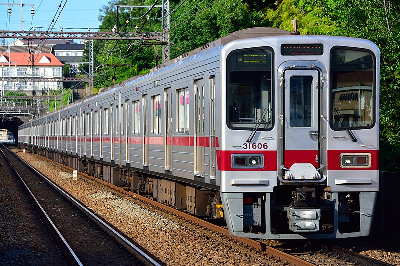 File:Tobu 30000 series Tokyu Den-en-toshi Line 20170721.jpg