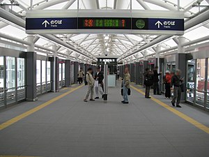 Nippori-Toneri Liner-platform