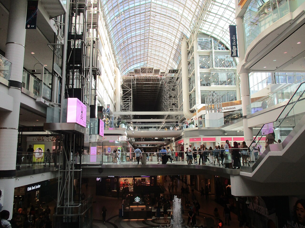 Toronto_Eaton_Centre_2022