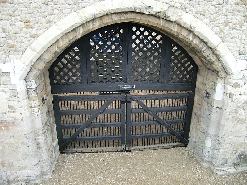 File:Traitor's gate, Tower of London 2012.JPG