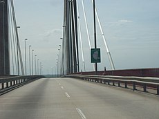 Pont Justo José de Urquiza sur le Río Paraná Guazú. Il relie la province de Buenos Aires à celle d'Entre Ríos.