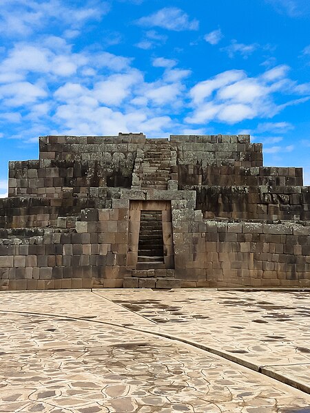 File:Ushnu o Piramide Inca - Vilcashuaman, Ayacucho.jpg