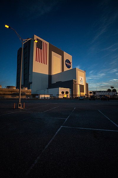 File:VAB Exterior Photos (KSC-20220119-PH-CSH01 0011).jpg