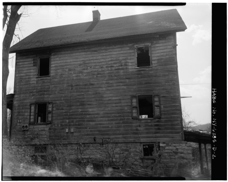 File:VIEW SOUTH SHOWING NORTH ELEVATION - Simpsonville, 10 Power Avenue (House), Hudson, Columbia County, NY HABS NY,11-HUD,7-2.tif