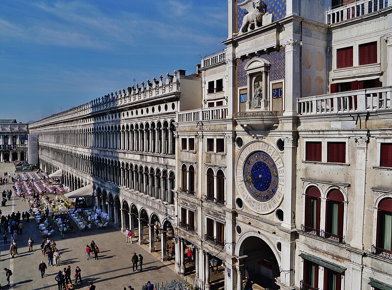 File:Venezia Basilica di San Marco Terrasse Blick auf den Torre dell'Orologio 4.jpg