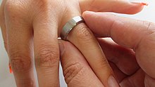 A man and woman exchange rings Verlobung Frau und Mann - mit Ringtausch - und Treue Verlobungsversprechen - Dresden - Bild 011.jpg