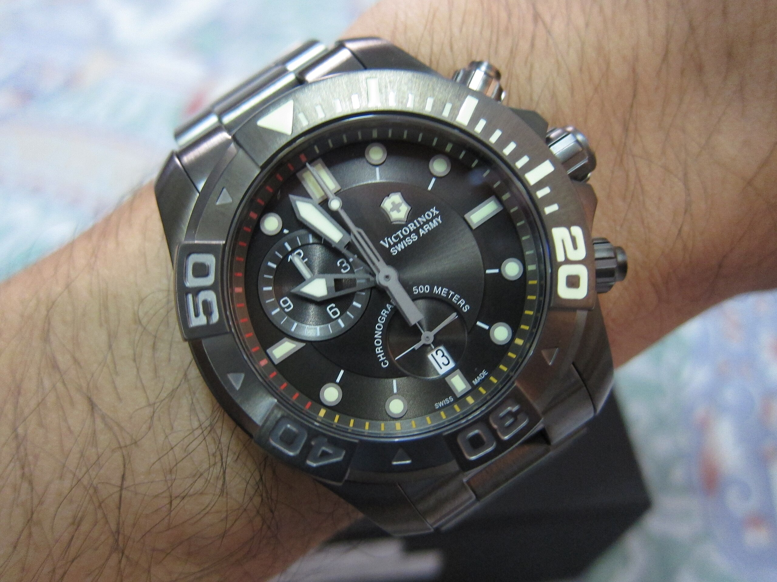 File:Victorinox Swiss Army Men's 241424 Dive Master 500 Chrono