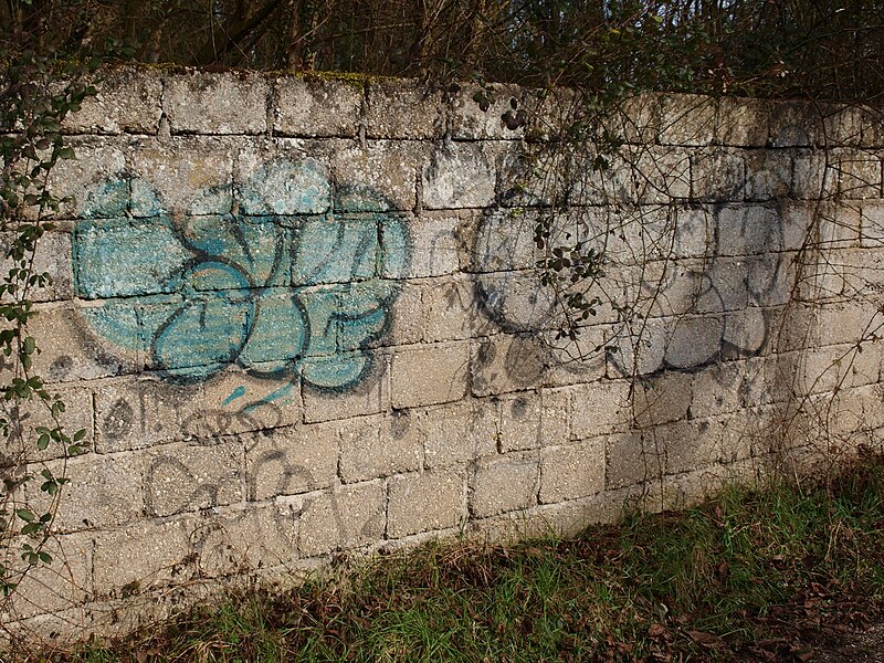 File:Villeperrot-FR-89-L'Isle-graffiti-03.jpg